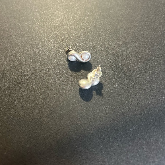 Tiffany & Co. Silver Pearl Earrings - Picture 4 of 7